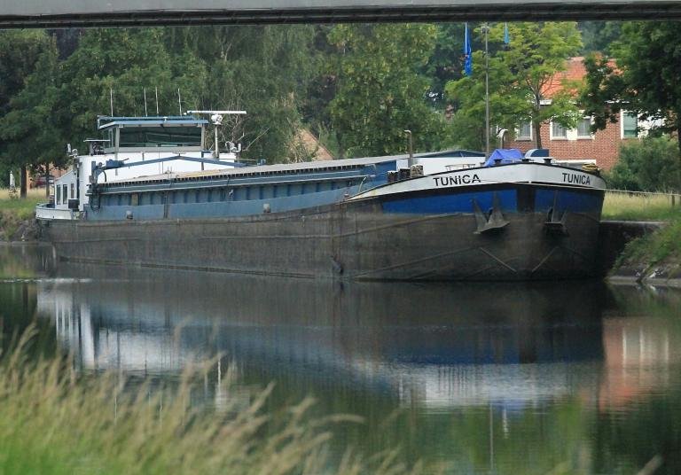 TUNICA